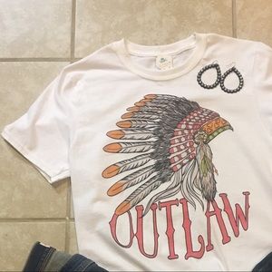 Outlaw headdress graphic tee